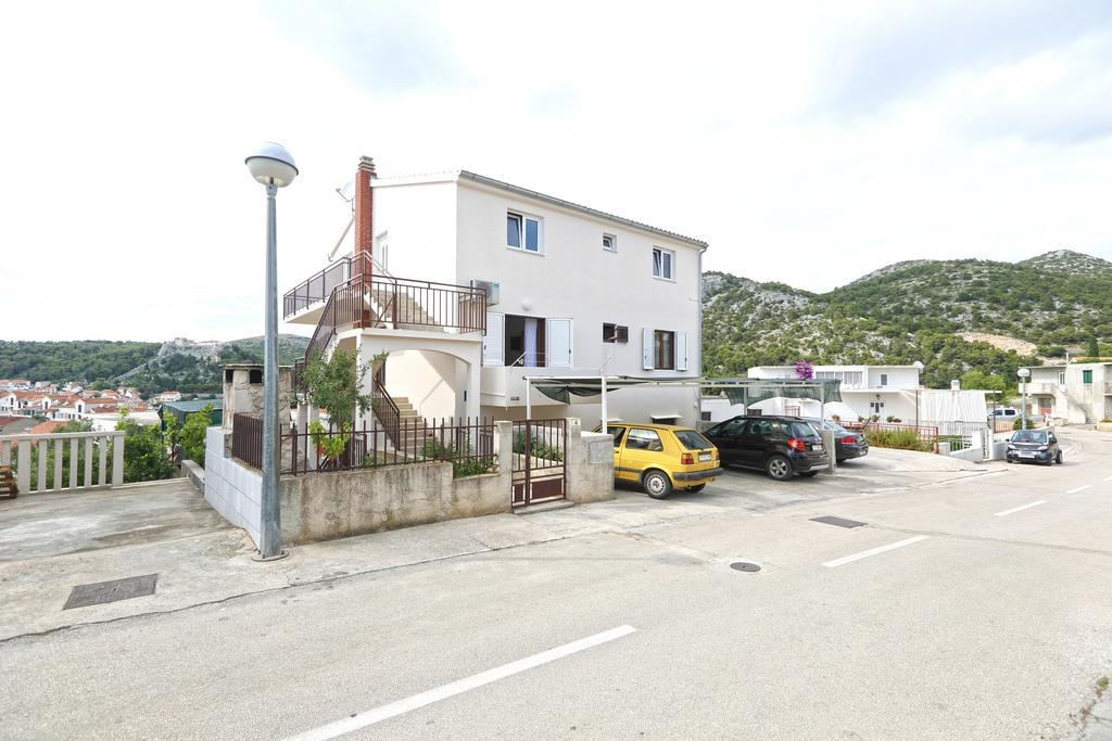 חוואר Apartmani Vini מראה חיצוני תמונה