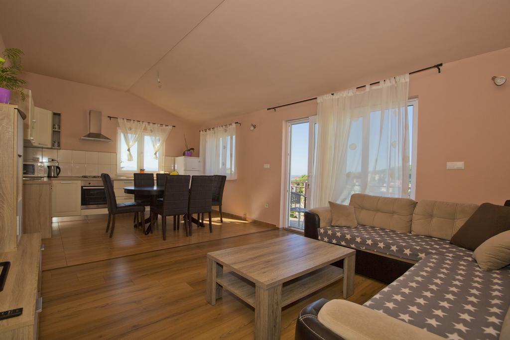 חוואר Apartmani Vini מראה חיצוני תמונה