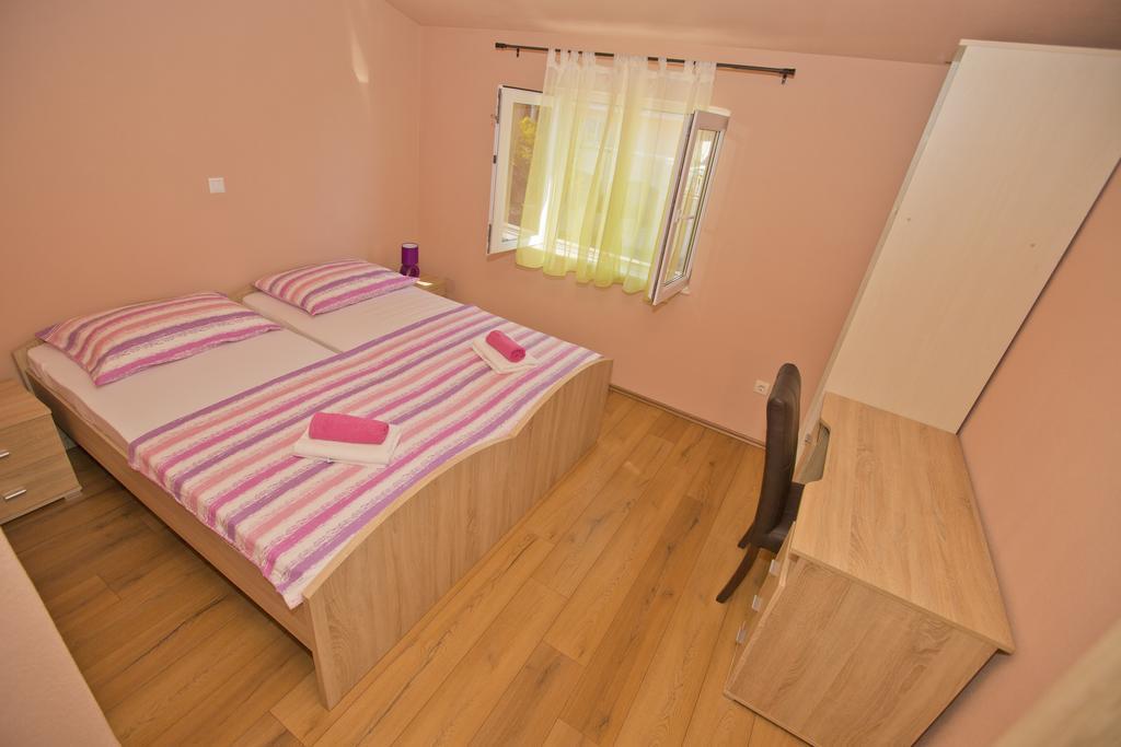 חוואר Apartmani Vini מראה חיצוני תמונה