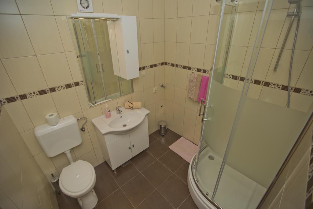 חוואר Apartmani Vini מראה חיצוני תמונה