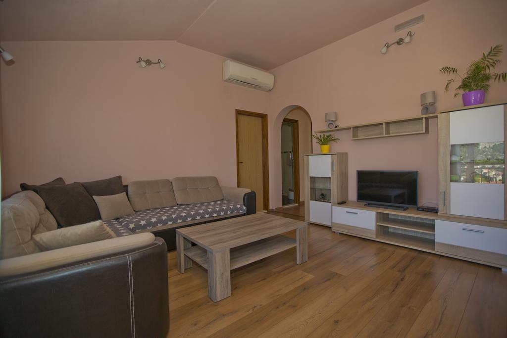 חוואר Apartmani Vini מראה חיצוני תמונה